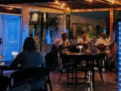 Fondo de Comercio Restaurante Licencia Licores Playa el Ángel - 13