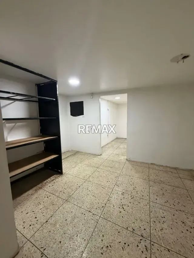 LOCAL ALQUILER CALLE 72 MARACAIBO - 8