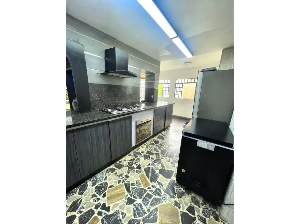APARTAMENTO EN VENTA 130 M2- COLINAS DE BELLO MONTE - 2