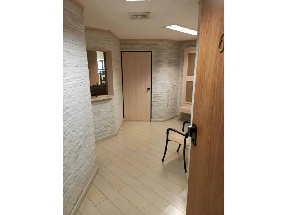 Vendo oficina 223m2 Centro Comercial Tamanaco 4342 - 2