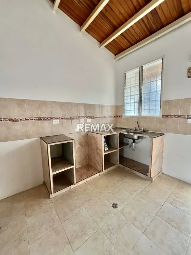 Disponible para la venta casa Urb llano alto zona de Araure - 5