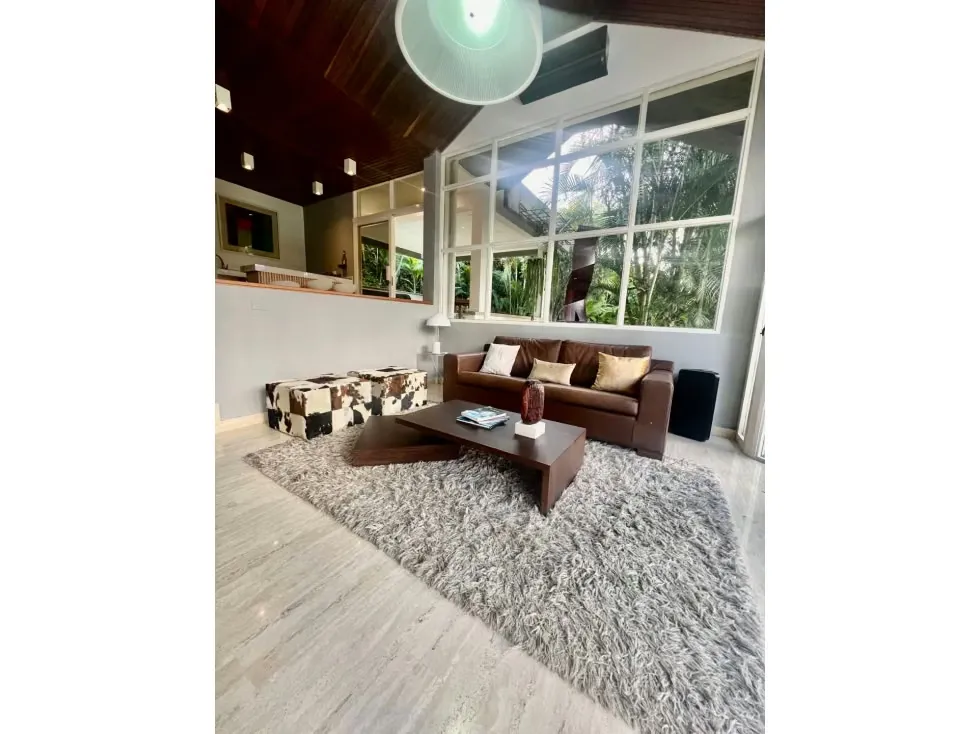 Vendo casa 750m2 Cerro Verde 6307 - 7