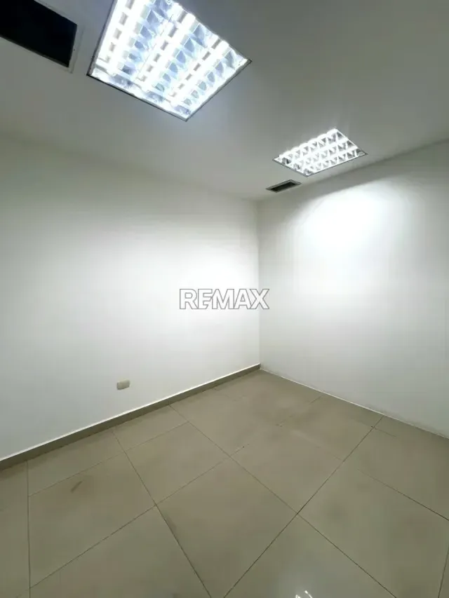 EN VENTA LOCAL COMERCIAL OFICINA EN EL C.C. AB, PAMPATAR, MUNICIPIO MANEIRO, ISLA DE MARGARITA. - 5