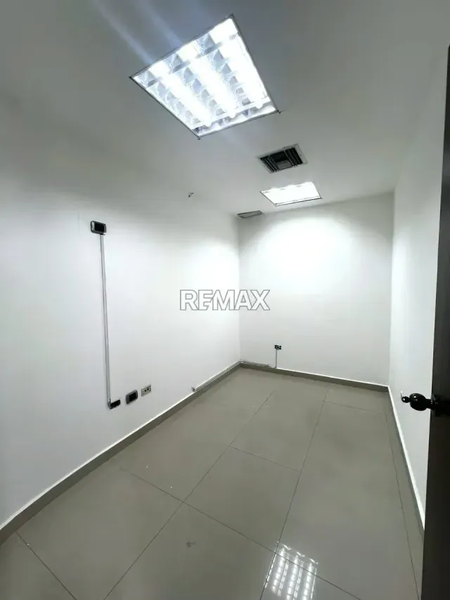 EN VENTA LOCAL COMERCIAL OFICINA EN EL C.C. AB, PAMPATAR, MUNICIPIO MANEIRO, ISLA DE MARGARITA. - 6