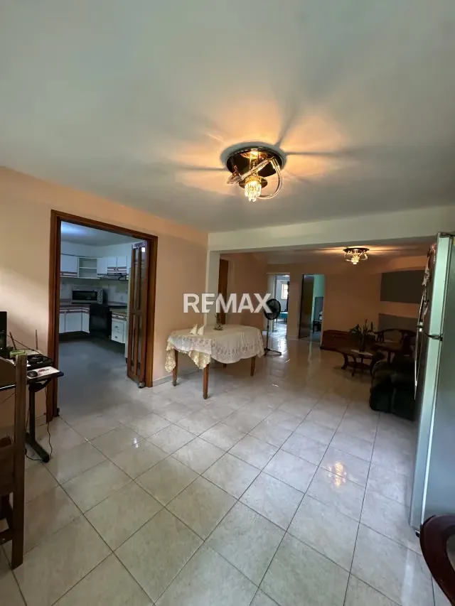 OPORTUNIDAD DE INVERSION, CASA EN VENTA. 3 NIVELES. AV BERMUDEZ. MARACAY EDO. ARAGUA - 4
