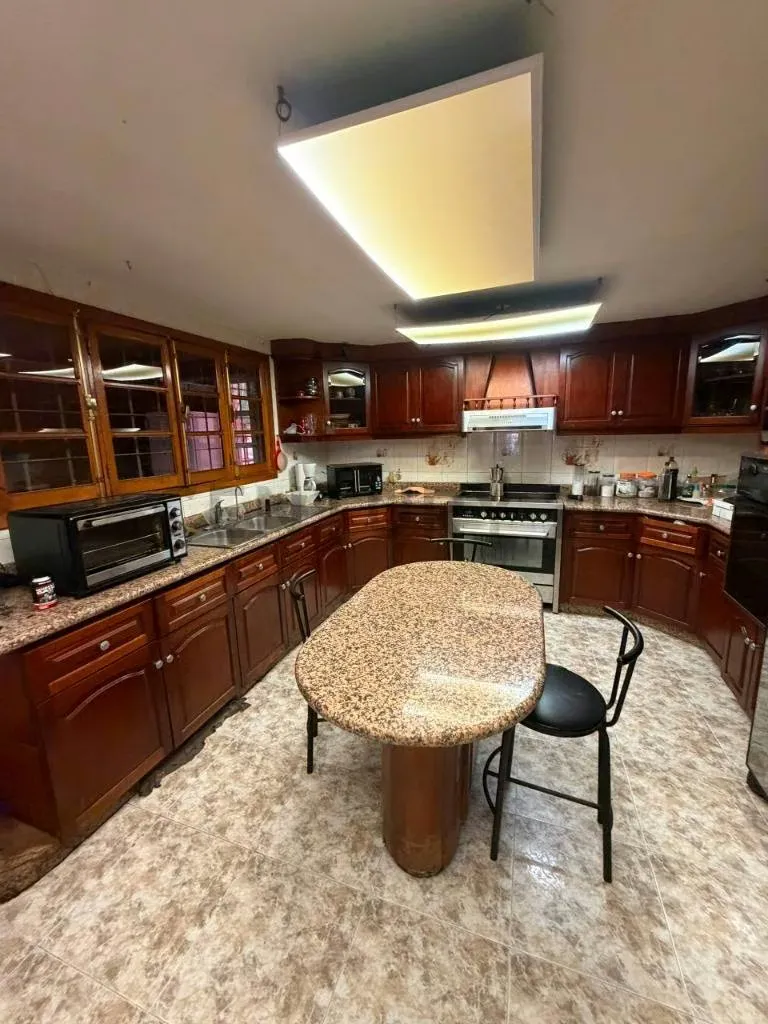 Exclusiva y Espaciosa Casa en Urbanización El Peñón - 28