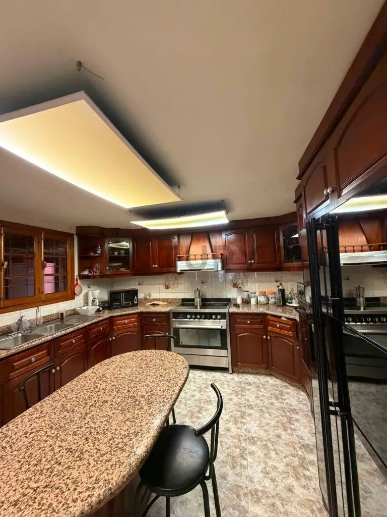 Exclusiva y Espaciosa Casa en Urbanización El Peñón - 3