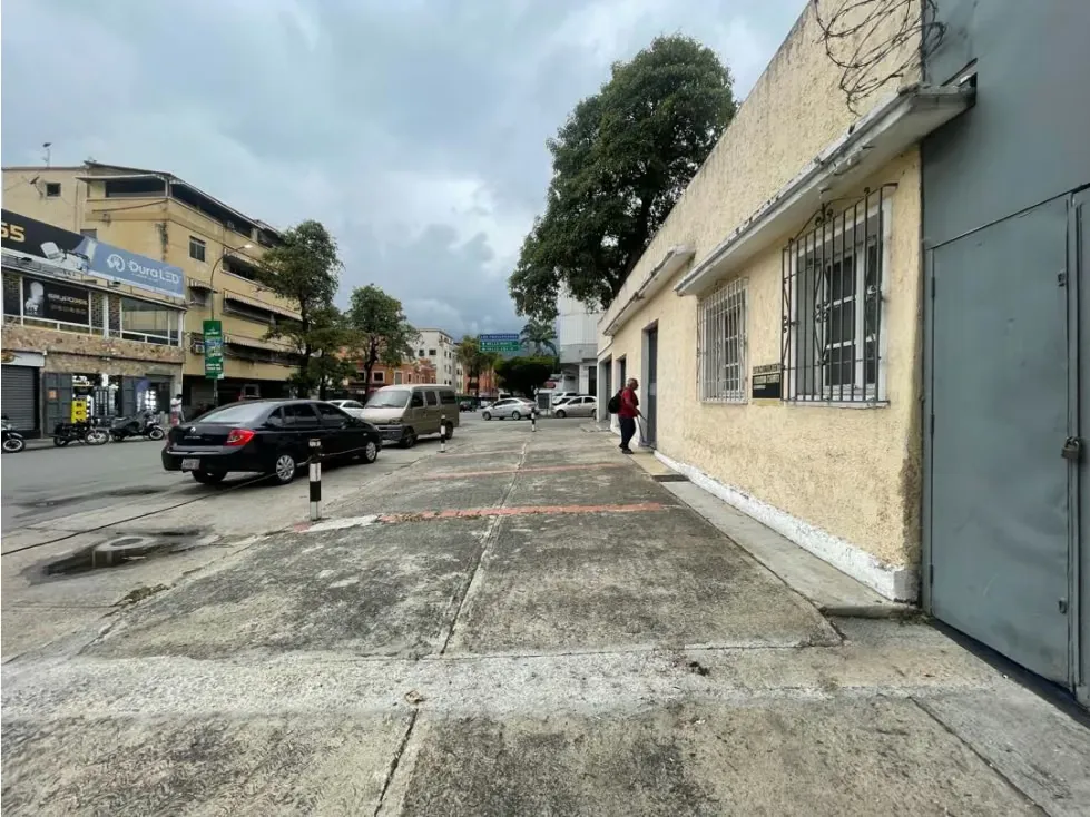 CASA COMERCIAL A PIE DE CALLE LOS CHAGUARAMOS - 11