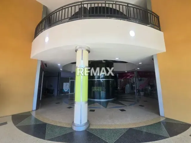 LOCAL COMERCIAL EN ALQUILER EN CABIMAS CENTER (OBRA GRIS) - 2