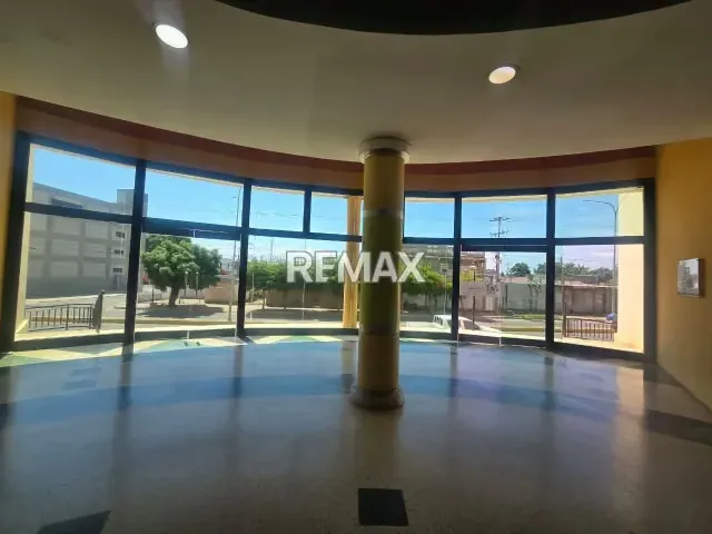 LOCAL COMERCIAL EN ALQUILER EN CABIMAS CENTER (OBRA GRIS) - 6