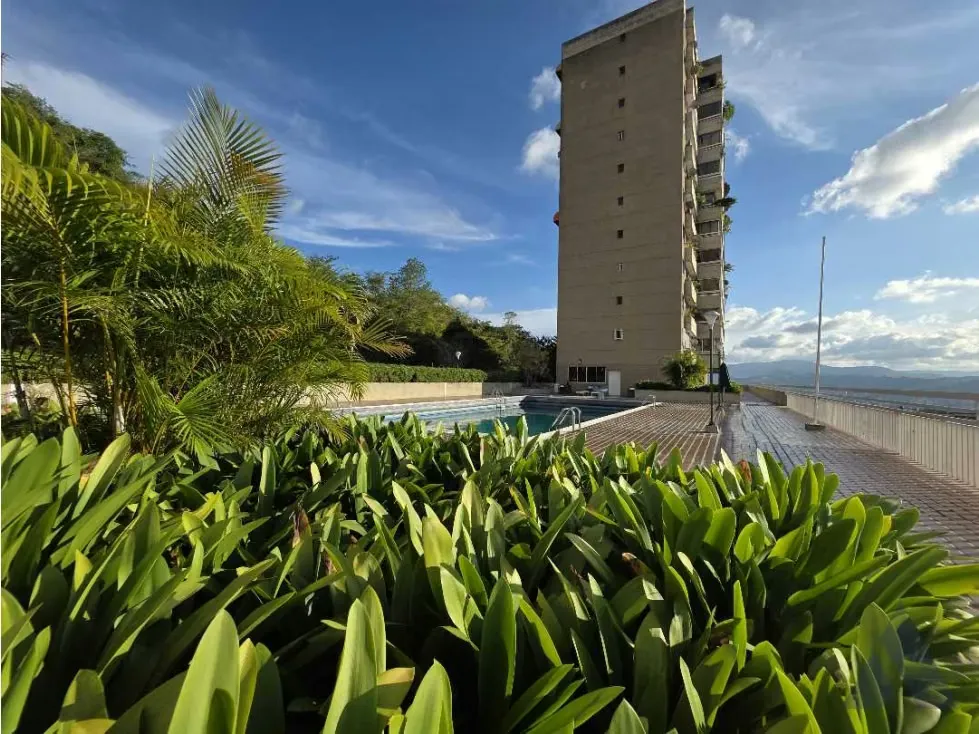 Se vende apartamento 236m2 Colinas de Santa Monica 1821