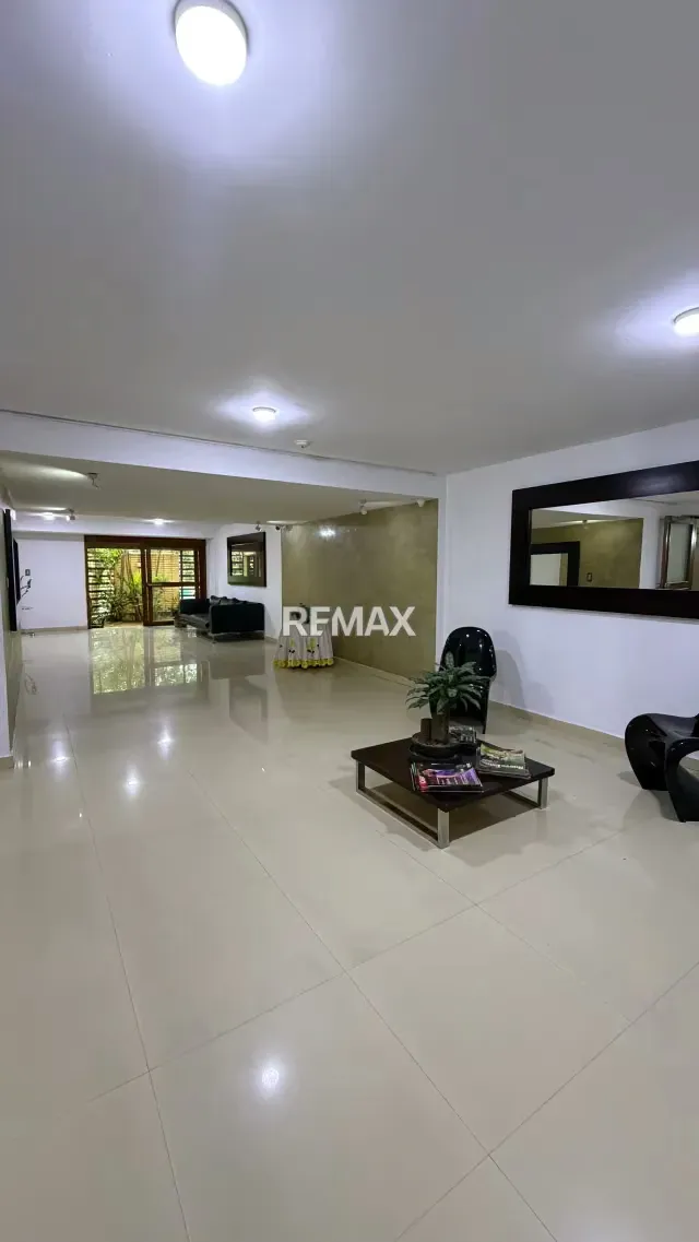 Se Vende Apartamento Urb Mañongo Cerca al CC Sambil Res Trébol Plaza - 3