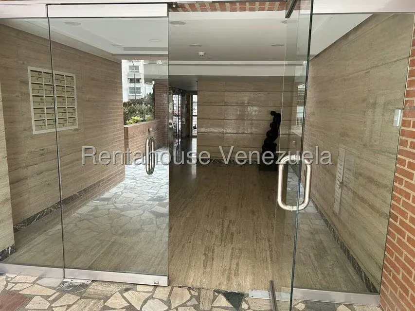 Apartamento (1 Nivel) en Venta en La Florida, Distrito Metropolitano - 3