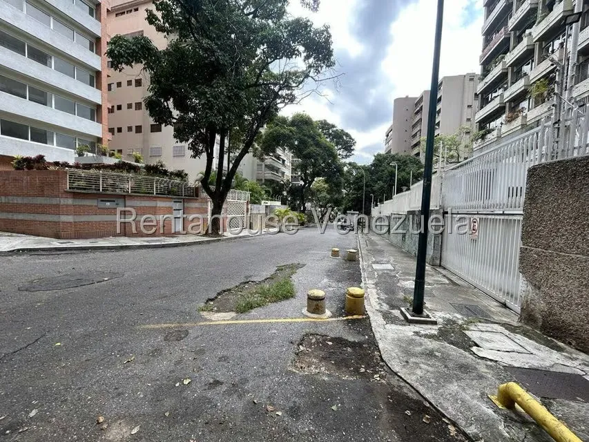 Apartamento (1 Nivel) en Venta en La Florida, Distrito Metropolitano - 32