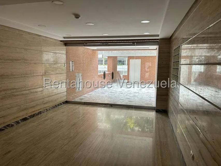 Apartamento (1 Nivel) en Venta en La Florida, Distrito Metropolitano - 5