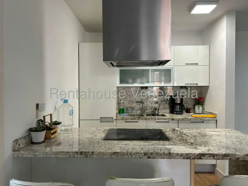 Apartamento (1 Nivel) en Alquiler en Los Palos Grandes, Distrito Metropolitano - 11