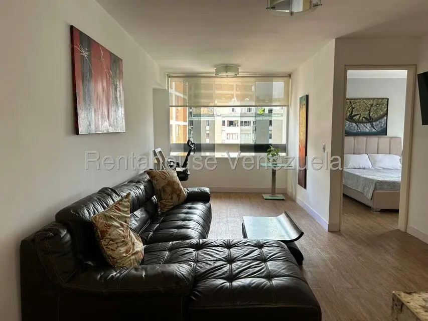 Apartamento (1 Nivel) en Alquiler en Los Palos Grandes, Distrito Metropolitano - 4
