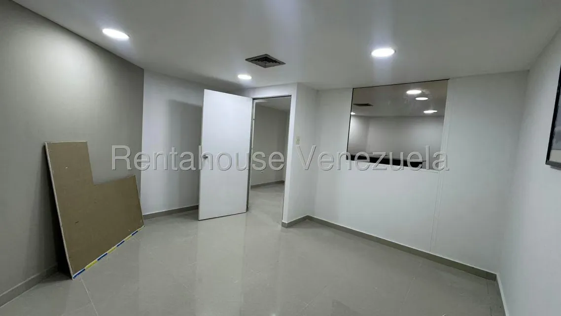Oficina en Venta en Avenida 19 de Abril, Aragua - 18