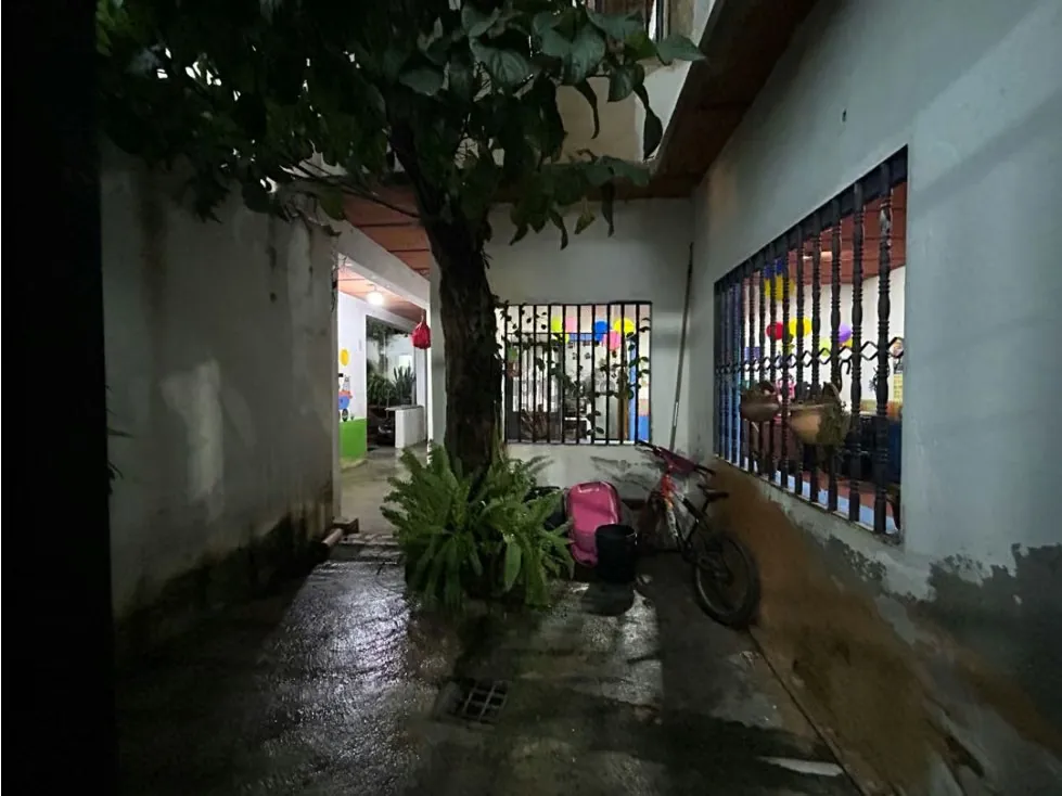 CASA COMERCIAL EN VENTA FRENTE AV BOLIVAR BEJUMA CARABOBO - 2