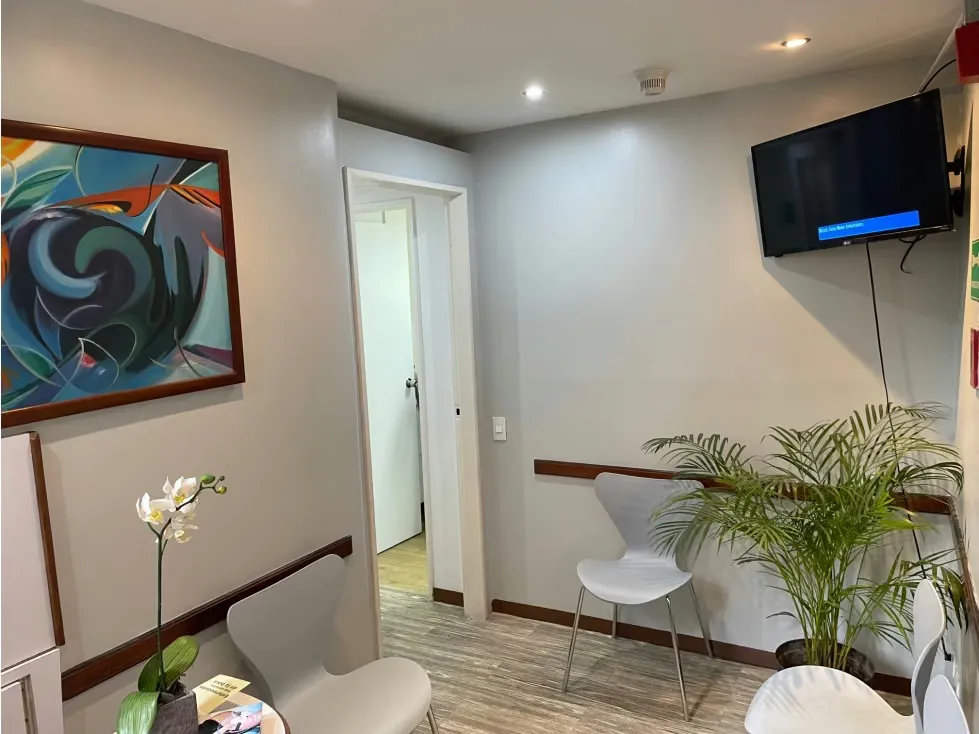 Se alquila consultorio 30m2 Altamira 2367