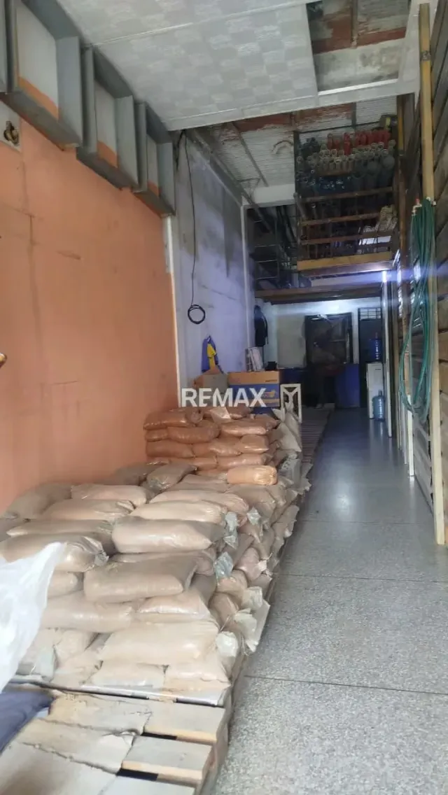 OPORTUNIDAD FONDO DE COMERCIO FERRETERIA EN AV. LOS JABILLOS LA COROMOTO - 4