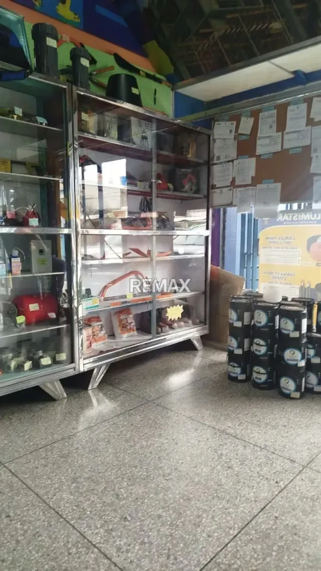 OPORTUNIDAD FONDO DE COMERCIO FERRETERIA EN AV. LOS JABILLOS LA COROMOTO - 9
