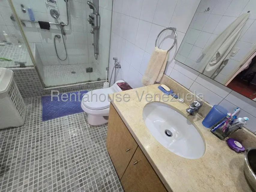 Casa (1 Nivel) en Venta en La Floresta, Distrito Metropolitano - 25