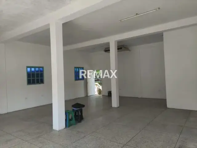 SE ALQUILA LOCAL COMERCIAL EN CABUDARE 84 M2