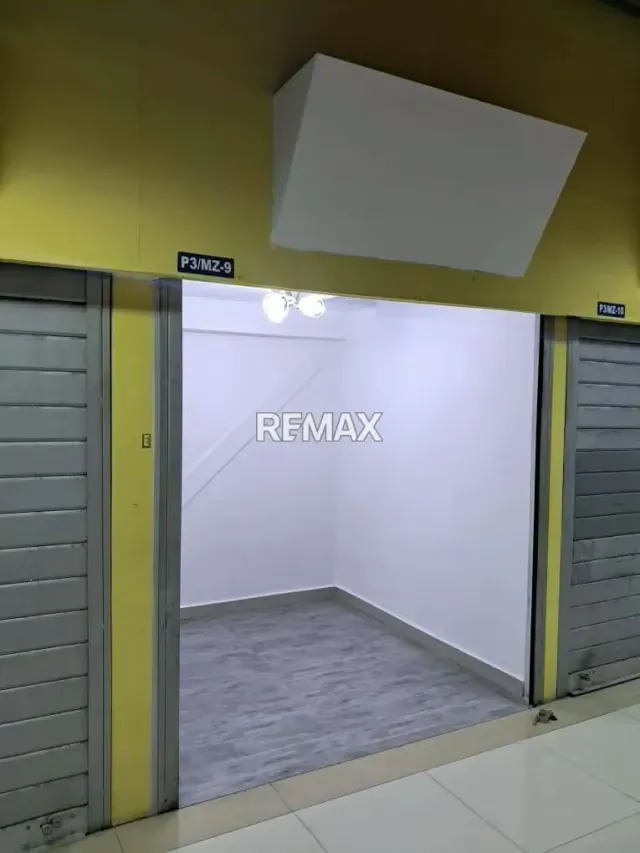 VENTA DE LOCAL COMERCIAL EN EL C.C. GRAN BAZAR FIN DE SIGLO - 4