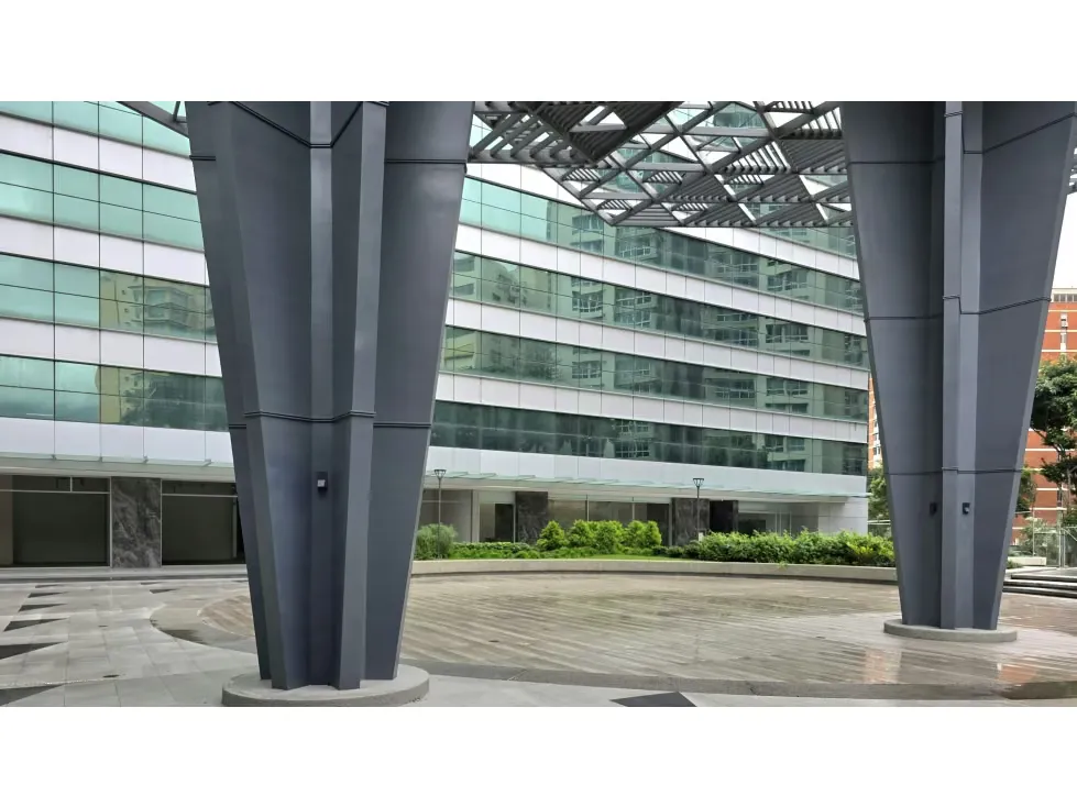 Venta de Local Comercial en el Centro Empresarial Esmeralda Bella - 2