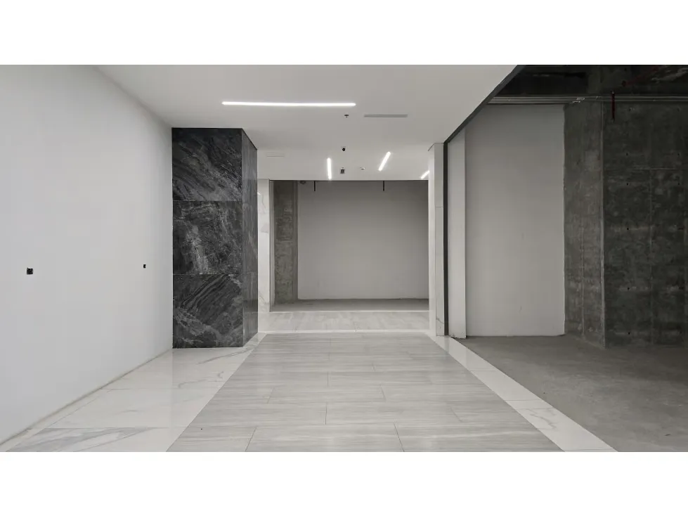 Venta de Local Comercial en el Centro Empresarial Esmeralda Bella - 4