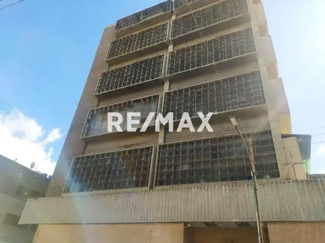 AMPLIO LOCAL INDUSTRIAL EN ALQUILER EN BOLEÍTA SUR