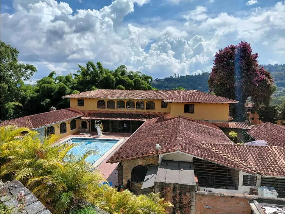 Vendo casa 10.350m2 de terreno El Hatillo 5732