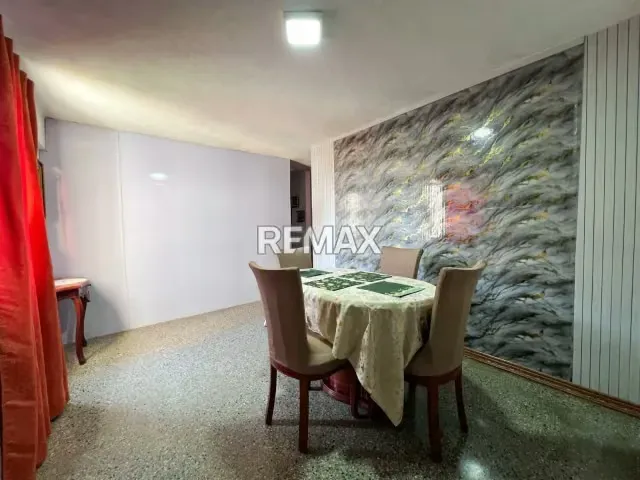 Apartamento en venta en la Urbanización San Francisco, Avenida 40 - 2