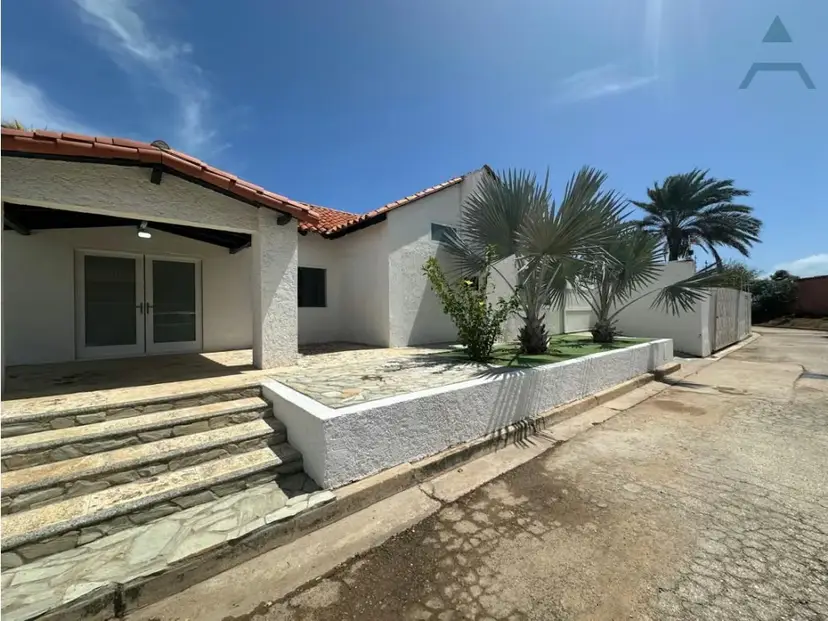 Se vende casa 604m² 4h+s/6b+s/6p Playa El Agua