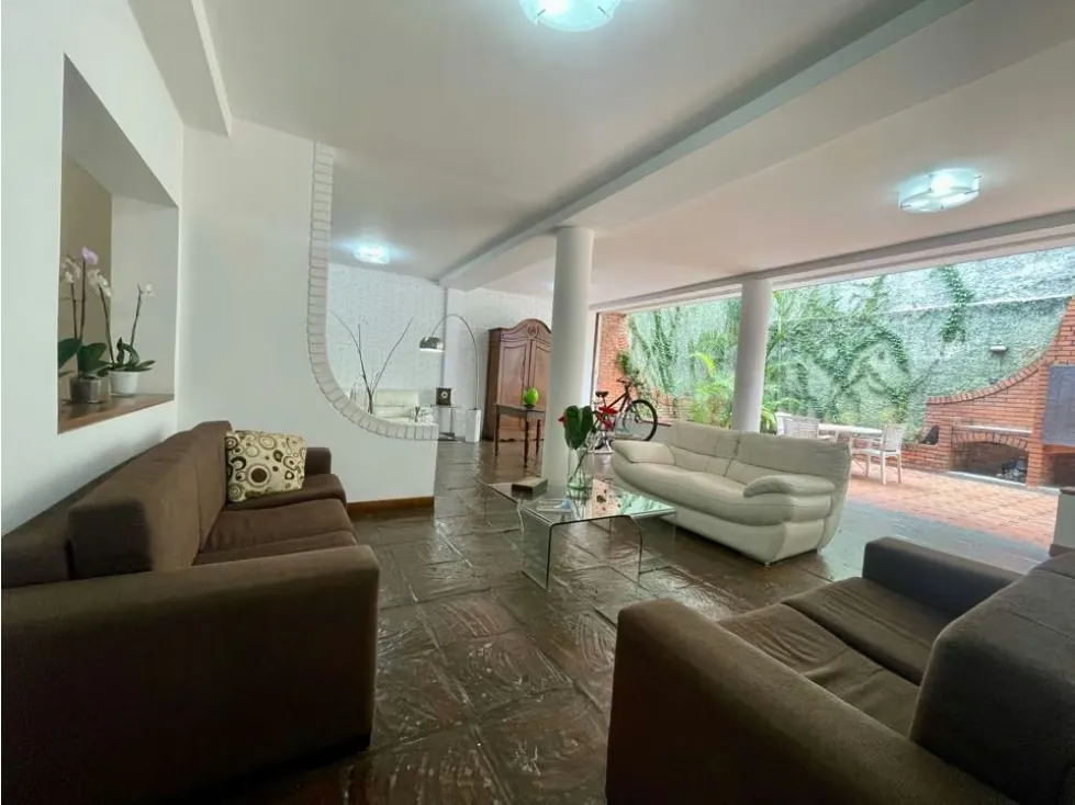 Se vende casa en 427metros. 3h+s/5b/5pe/ Los palos grandes - 2