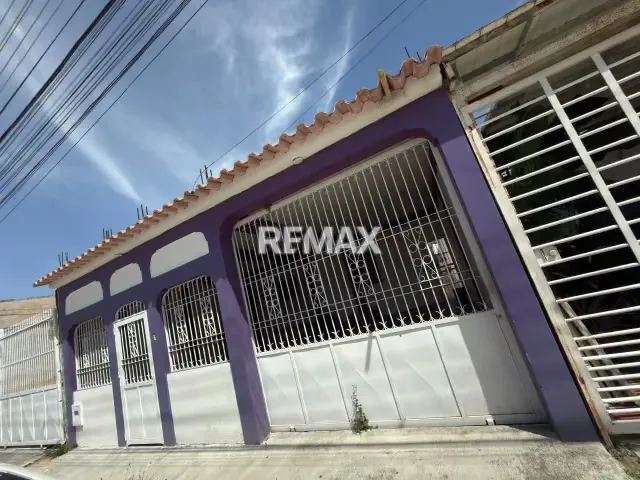 CASA EN VENTA EN TESORO DEL INDIO GUACARA
