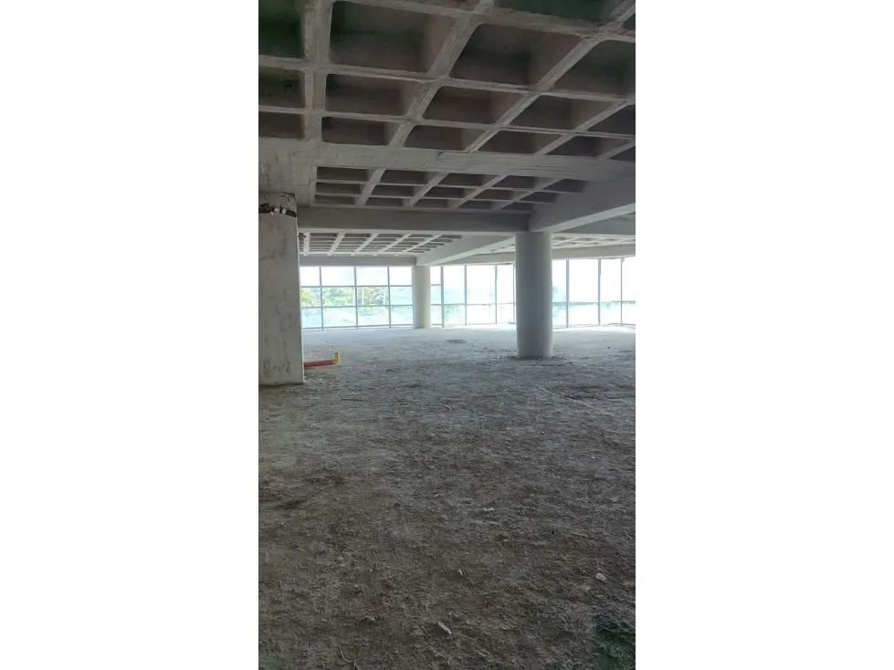 Se alquila Oficina 400m² Los Naranjos