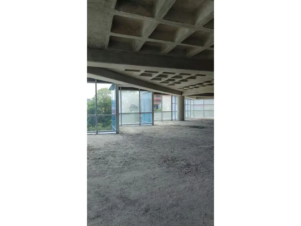 Se alquila Oficina 400m² Los Naranjos - 2
