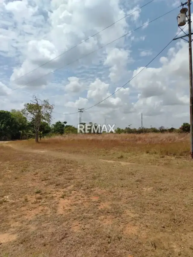 Ofrece en venta terreno en el Sector Orocual, via la Toscana del Estado Monagas