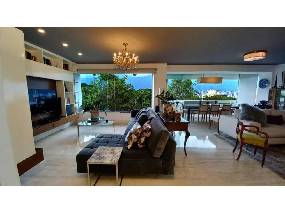 APARTAMENTO EN CHULAVISTA 178 M2, 3 HABITACIONES, 4 BAÑOS Y 2 P/E
