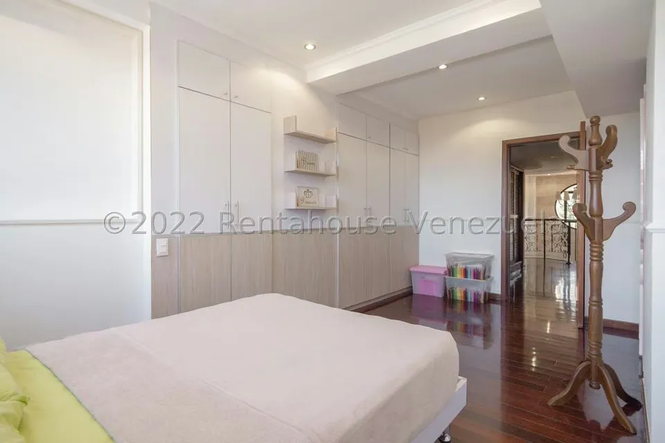 Apartamento (Duplex) en Venta en La Tahona, Distrito Metropolitano - 35