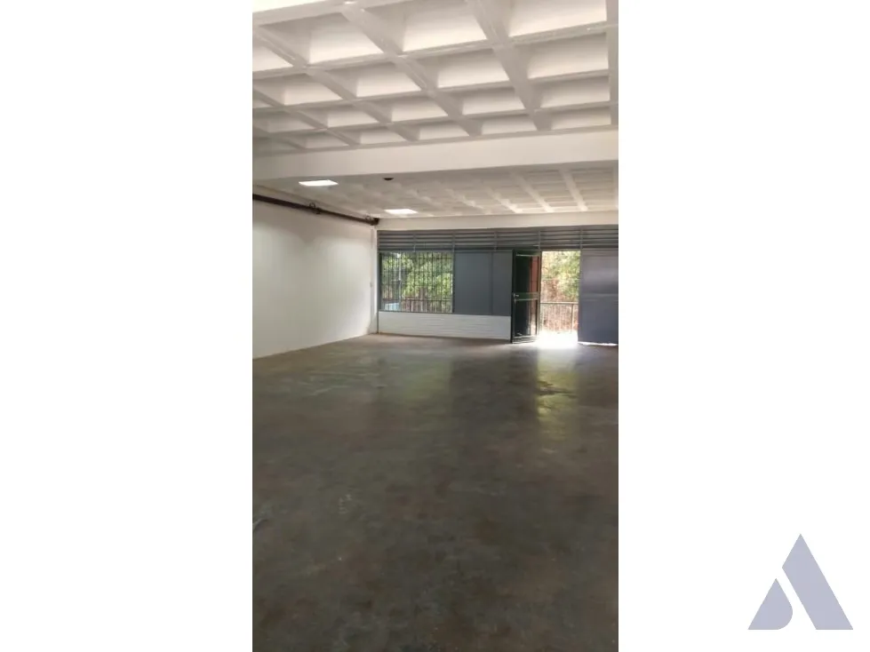 Se alquila local industrial 98m2 Boleita Sur 7749
