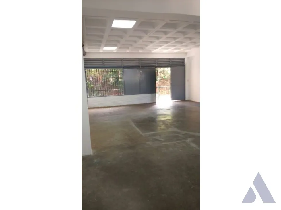 Se alquila local industrial 98m2 Boleita Sur 7749 - 2