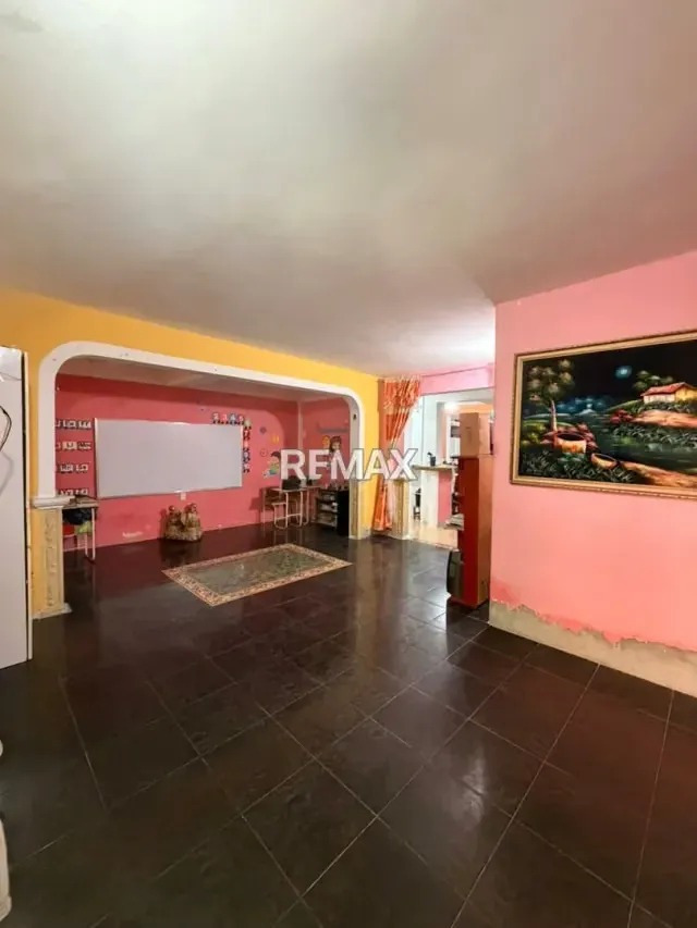 EN VENTA CASA AMPLIA UBUCADA EN LA URB. LA ARBOLEDA - 3