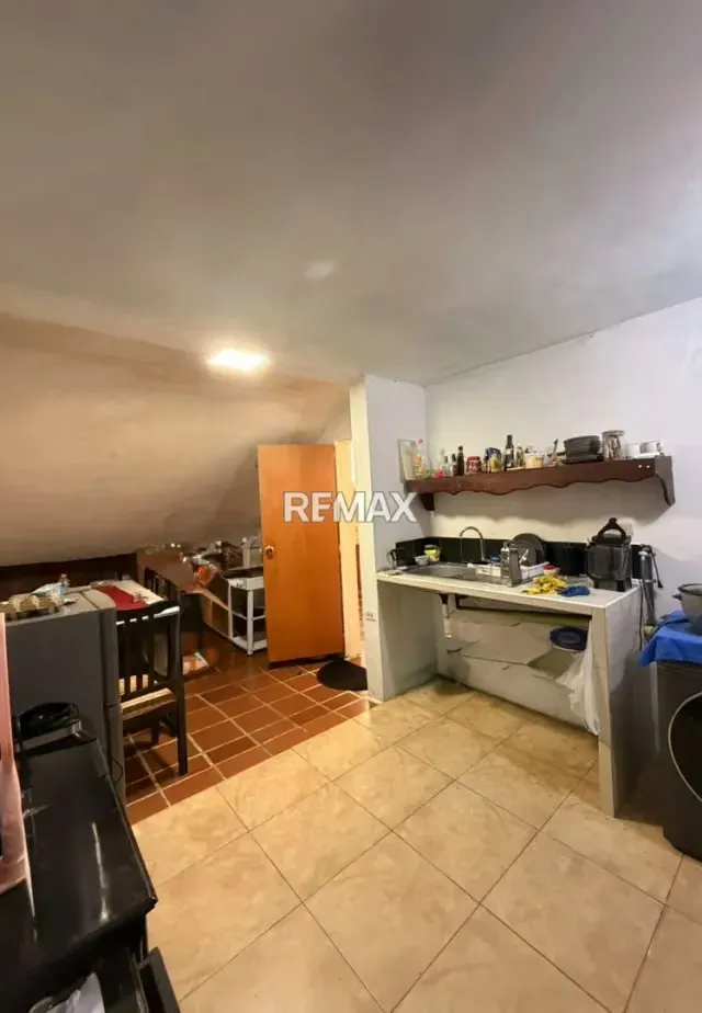 EN VENTA CASA AMPLIA UBUCADA EN LA URB. LA ARBOLEDA - 8