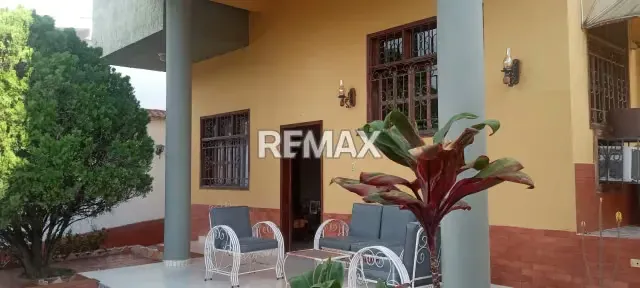 En VENTA amplia y hermosa Quinta Divino Niño, en Urb. El Country - 2