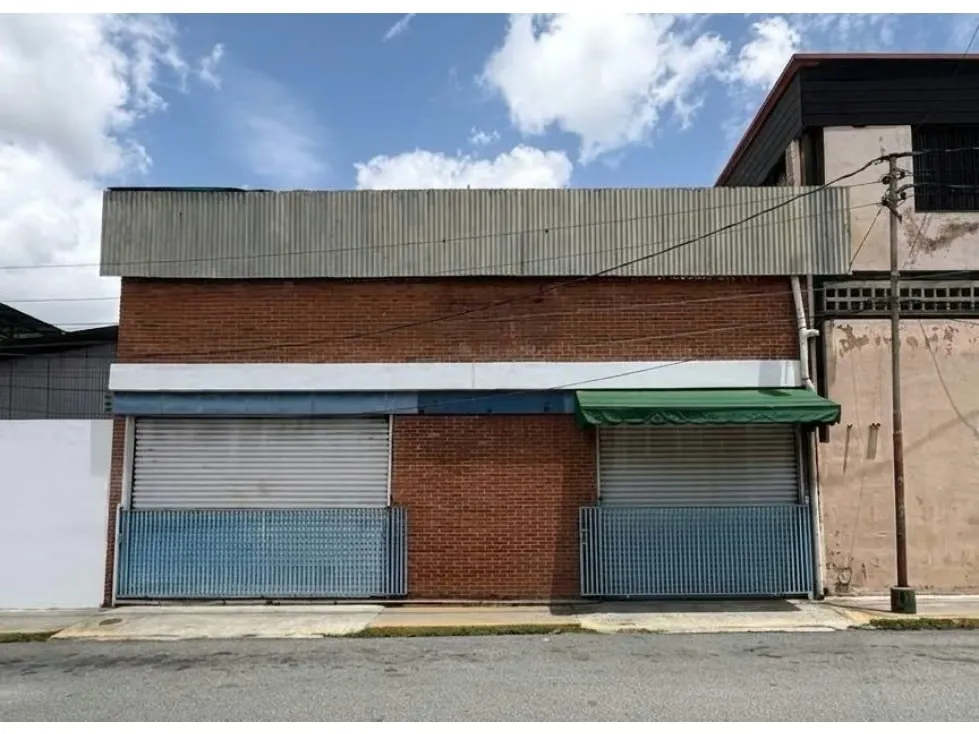 EN ALQUILER LOCAL/GALPÓN EN MONTECRISTO DE 400M2