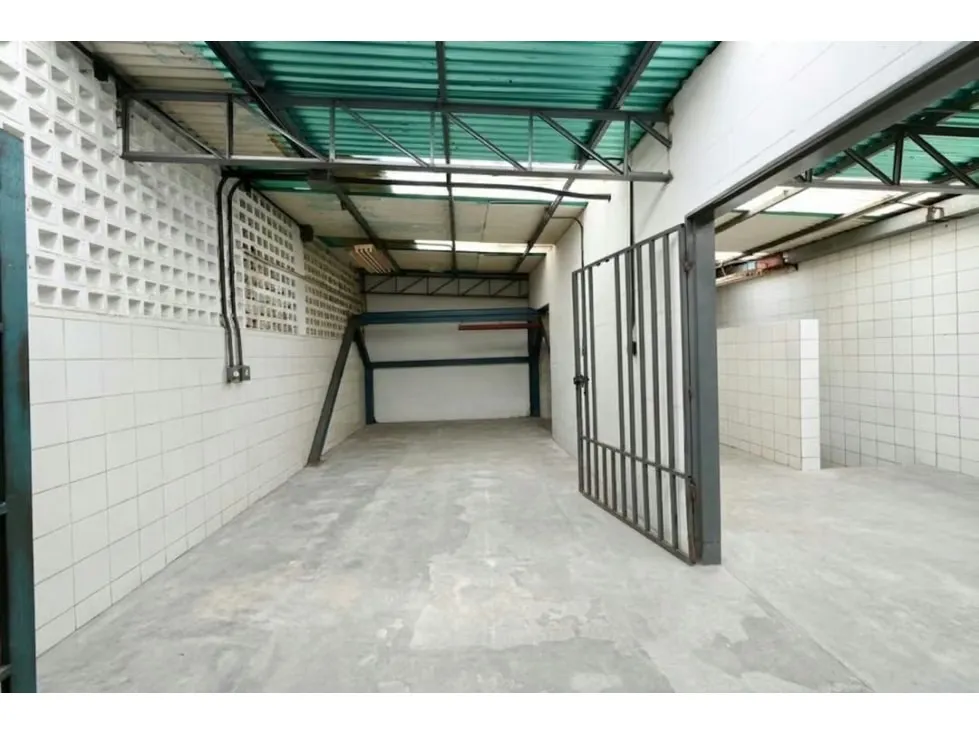EN ALQUILER LOCAL/GALPÓN EN MONTECRISTO DE 400M2 - 16