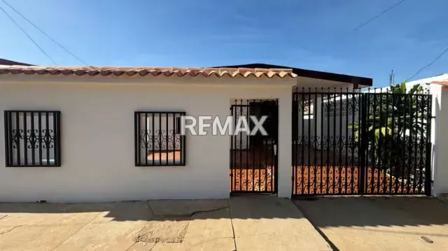 CASA EN SECTOR 18 DE OCTUBRE